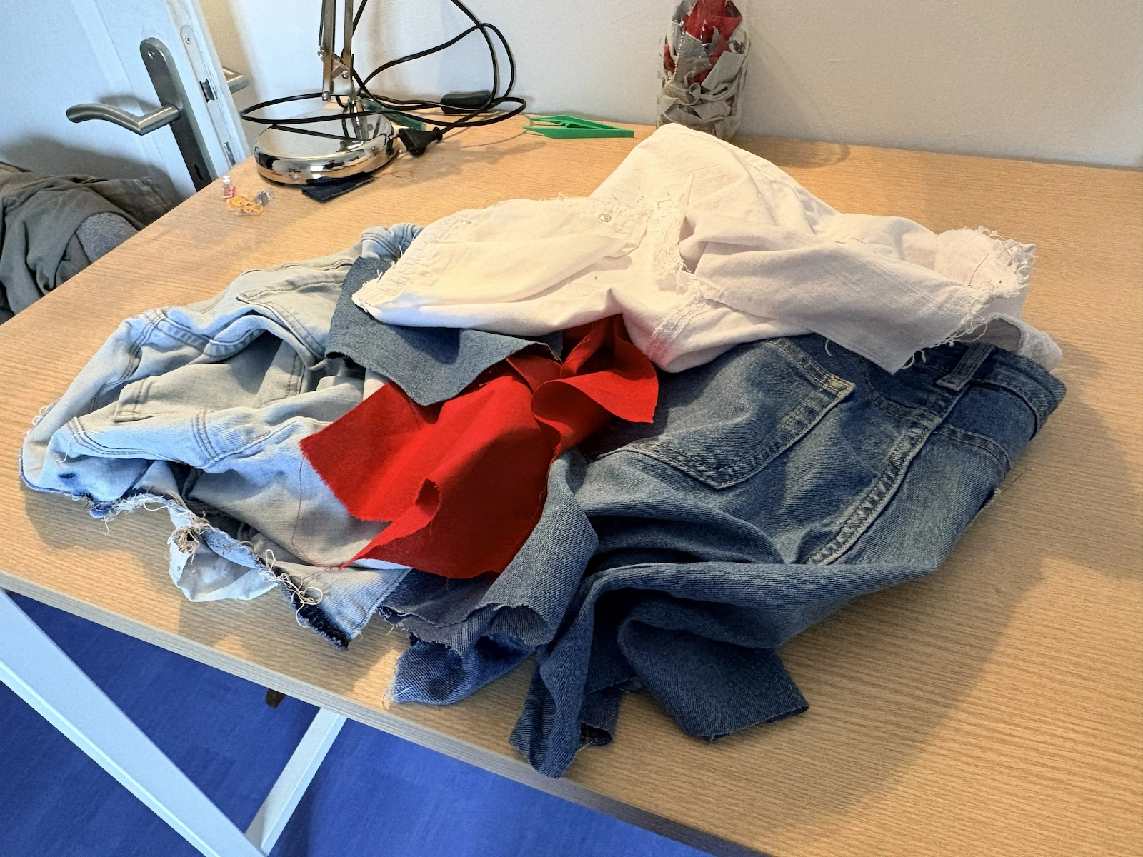 Vêtement avant transformation upcycling La R'cidive